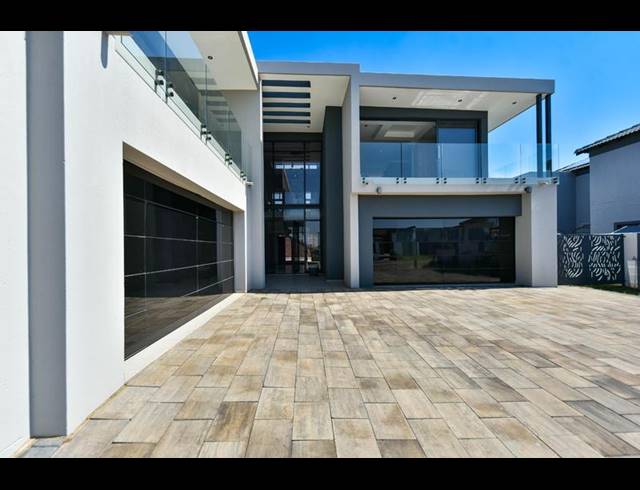 5 BEDROOM HOUSE FOR SALE IN SIX FOUNTAINS RESIDENTIAL ESTATE